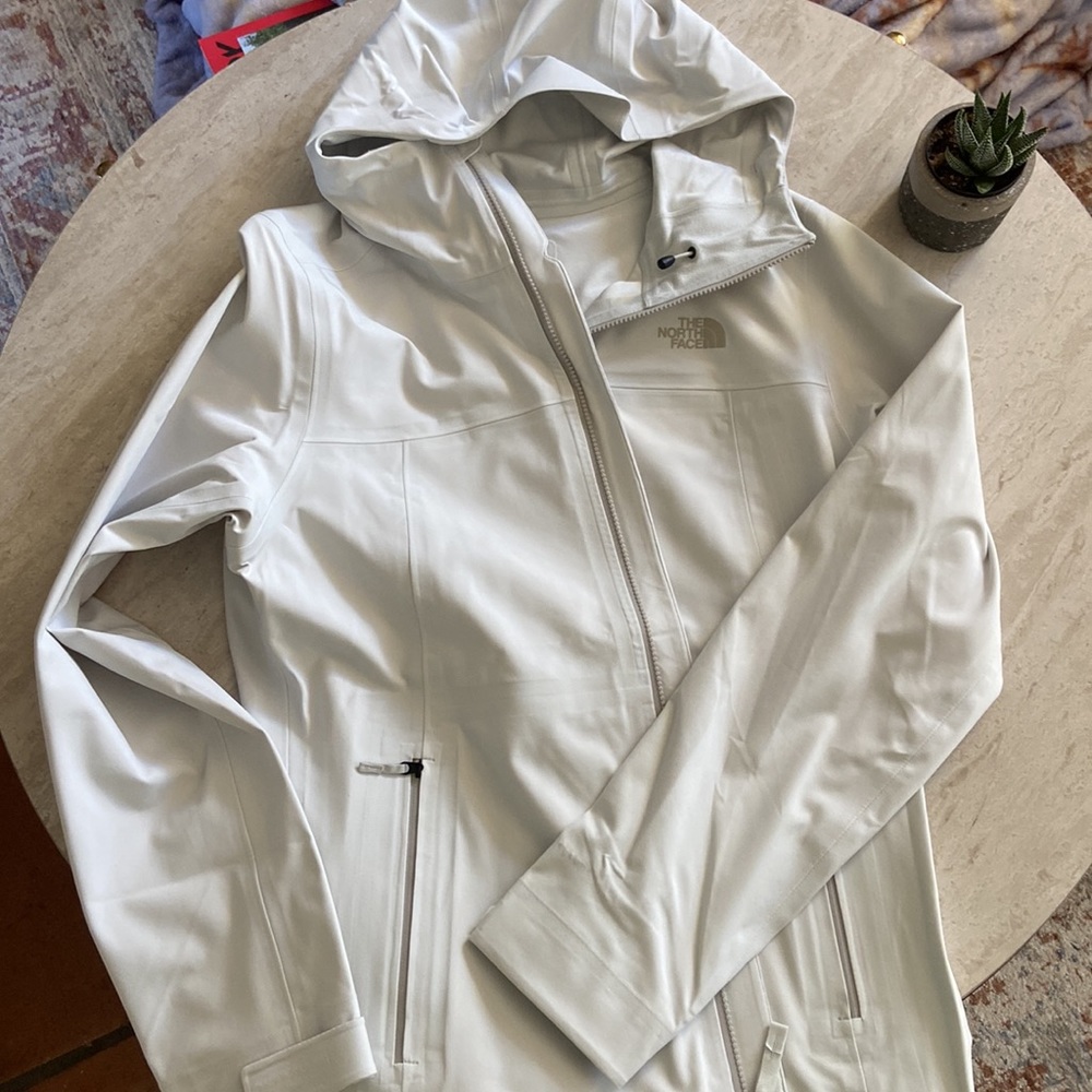 The North Face Shelbe Raschel Hooded Windbreaker NWT